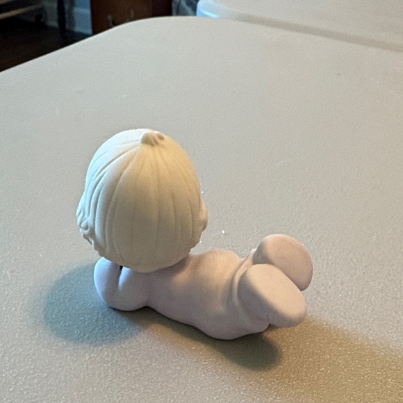 Adorable Precious Moments  Figurine - Picture 2 of 4